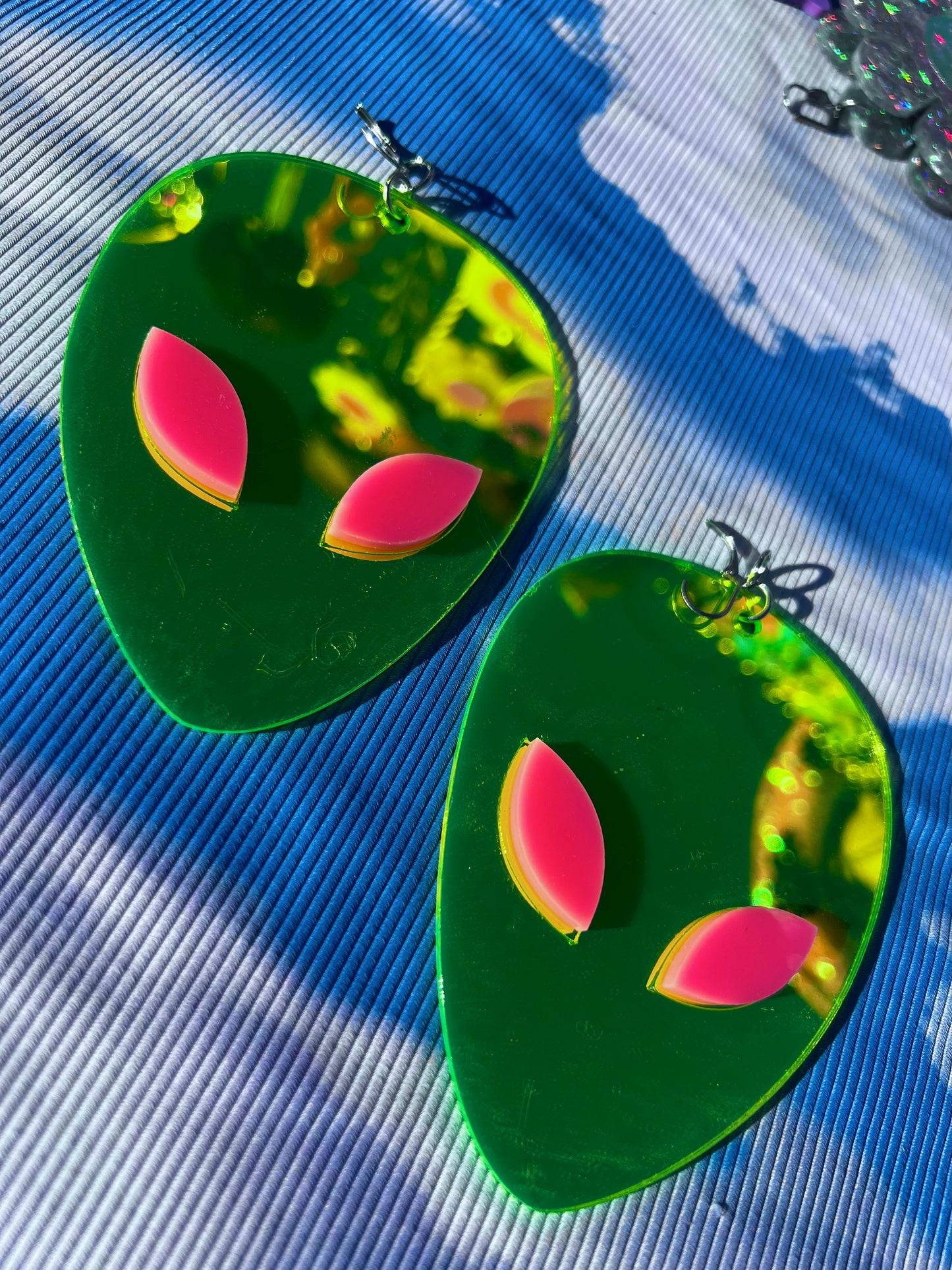 Neon green mirror👽 Alien Earrings (very light)