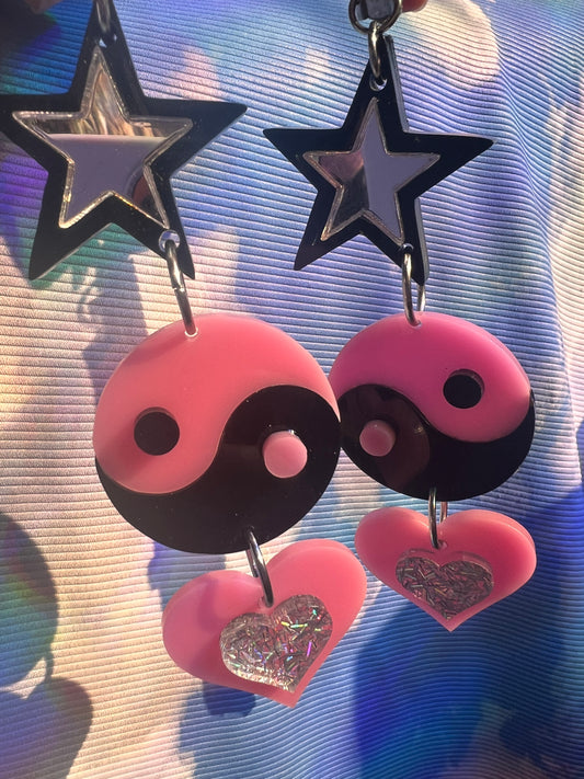 Barbie yinyang Earrings ⭐️🩷☯️